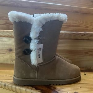 NWT Tan Suede Boot fur lined size 9